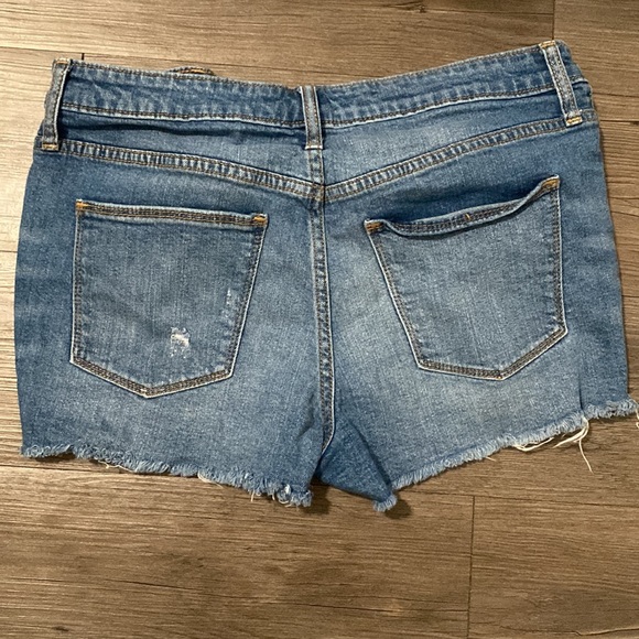 Jean shorts size 8/29 - Picture 3 of 5